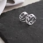 Anillo fecha bold calado