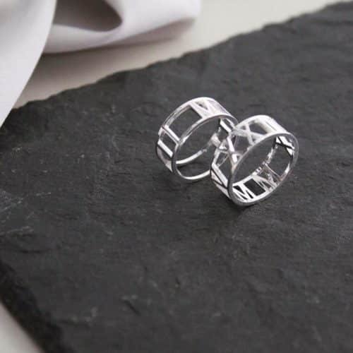 Anillo fecha bold calado