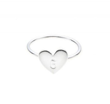 Anillo corazón grabado