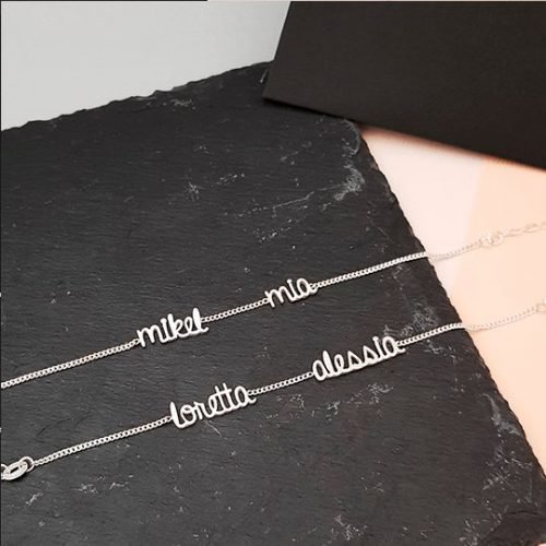 Pulsera script dos nombres