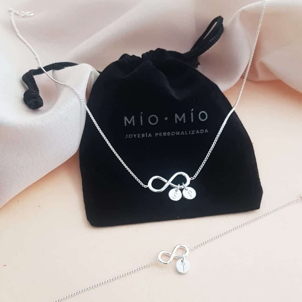 Pulsera infinito iniciales