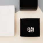 Anillo nombre bold calado