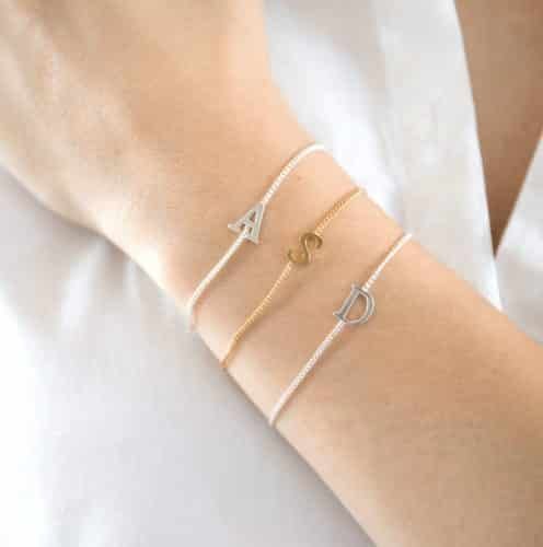 Pulsera serif iniciales