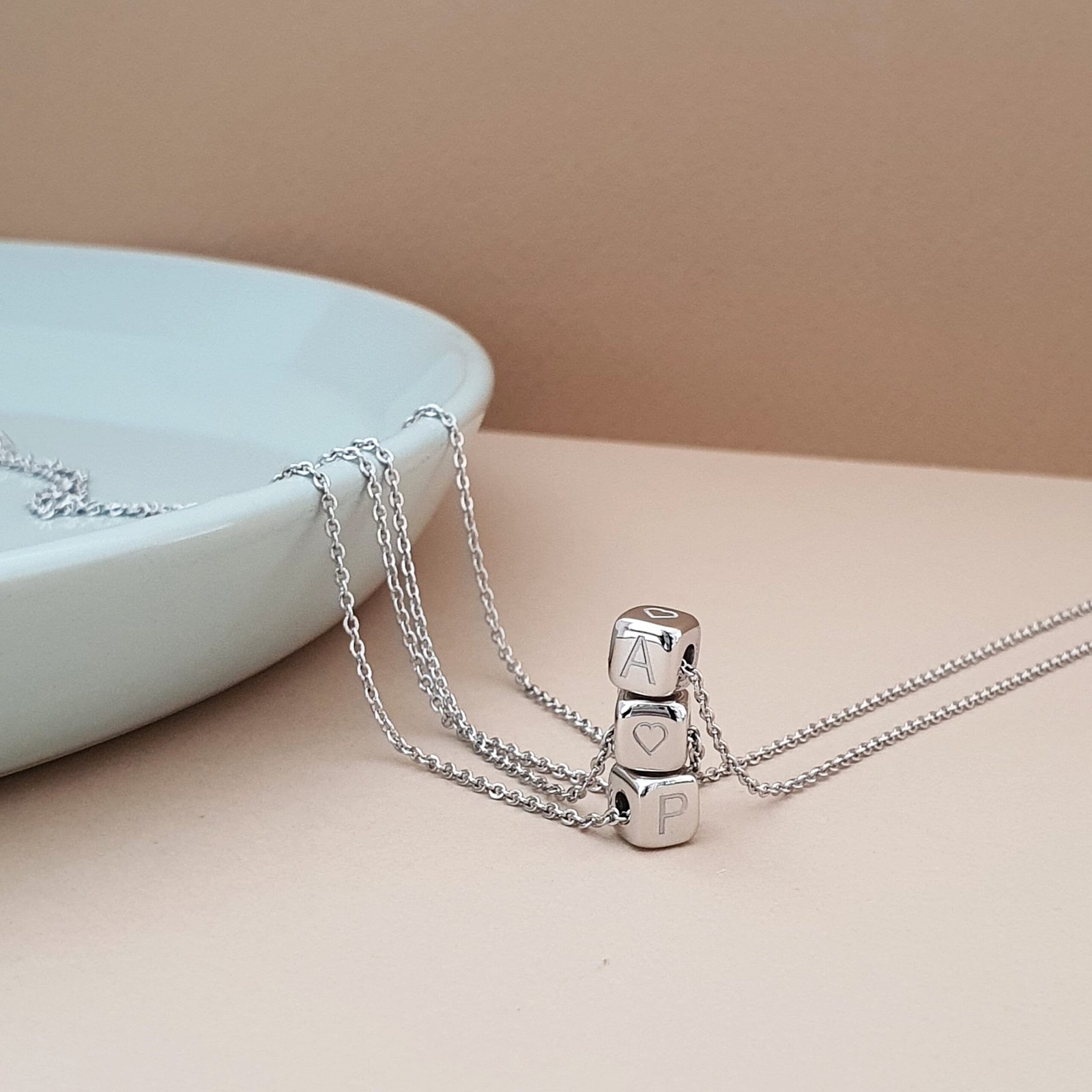 COLLAR DADO GRABADO