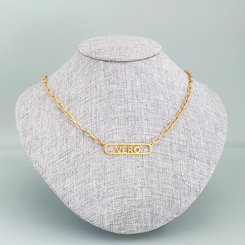 COLLAR NOMBRE PLACA CALADA